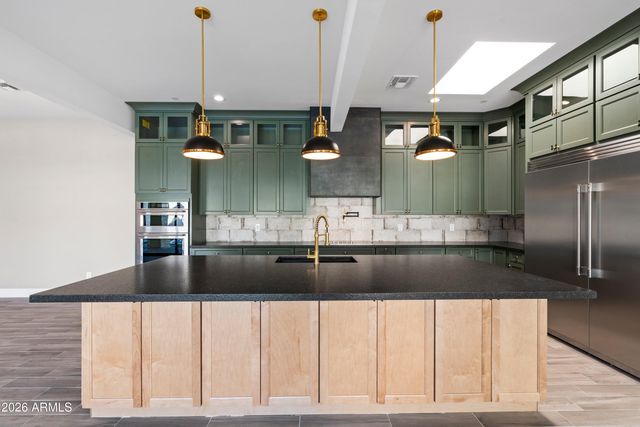 7225 E HARMONT Drive, Scottsdale, AZ 85258