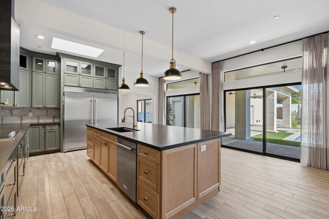 7225 E HARMONT Drive, Scottsdale, AZ 85258