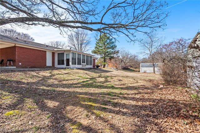 3009 Honeysuckle Drive, Sallisaw, OK 74955