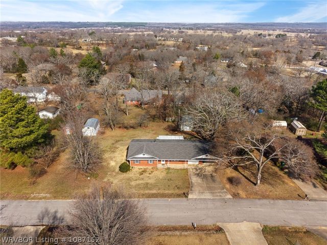 3009 Honeysuckle Drive, Sallisaw, OK 74955