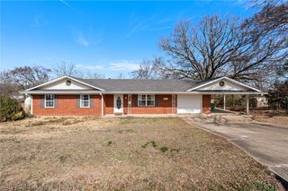 3009 Honeysuckle Drive, Sallisaw, OK 74955