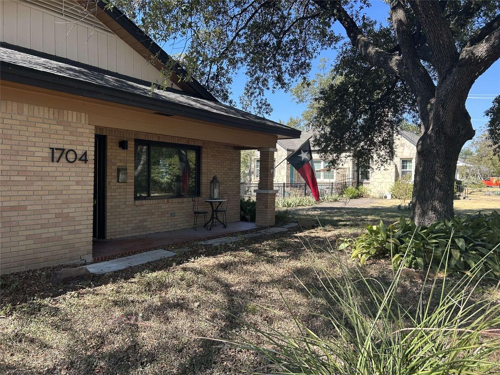 1704 S Church ST, Georgetown, TX 78626