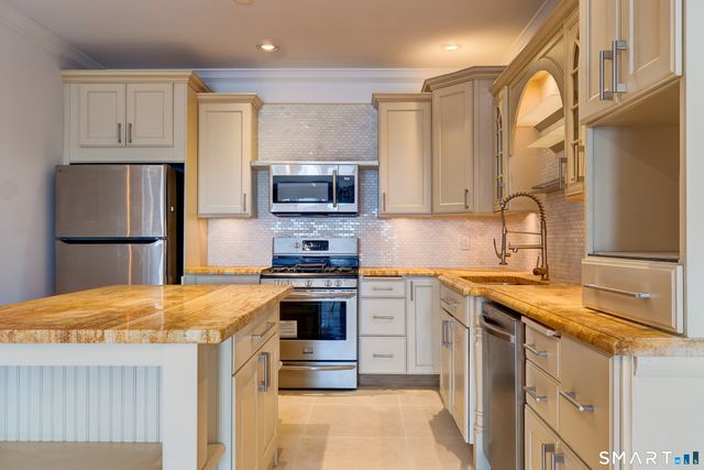 343 Beach Street APT 202, West Haven, CT 06516