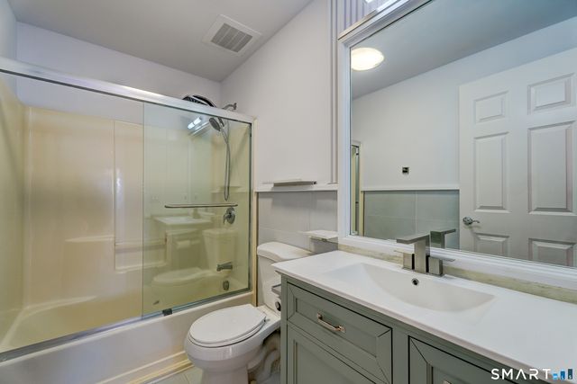 343 Beach Street APT 202, West Haven, CT 06516