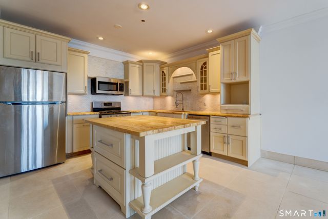 343 Beach Street APT 202, West Haven, CT 06516