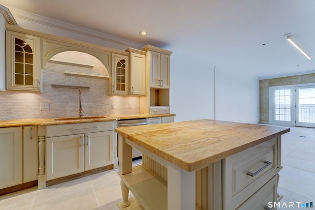 343 Beach Street APT 202, West Haven, CT 06516