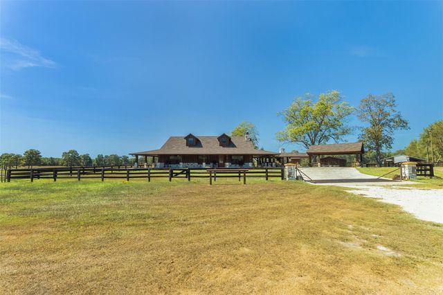 508 Hubert Cryer Road, Zavalla, TX 75980