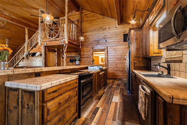 508 Hubert Cryer Road, Zavalla, TX 75980