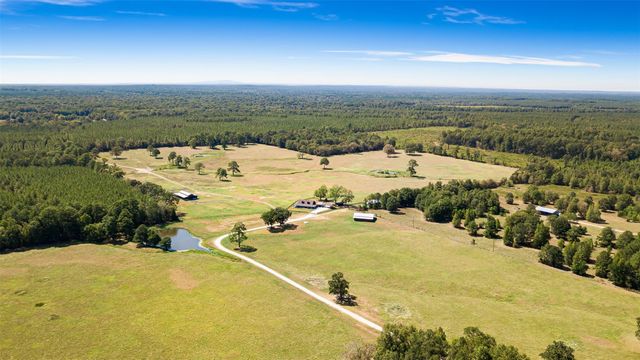 508 Hubert Cryer Road, Zavalla, TX 75980