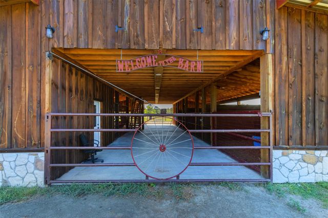 508 Hubert Cryer Road, Zavalla, TX 75980