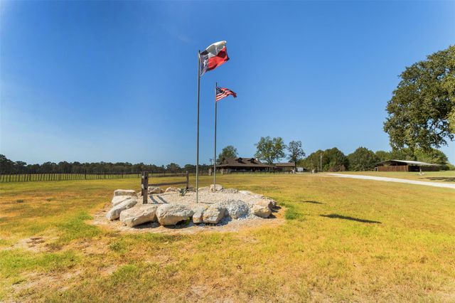 508 Hubert Cryer Road, Zavalla, TX 75980
