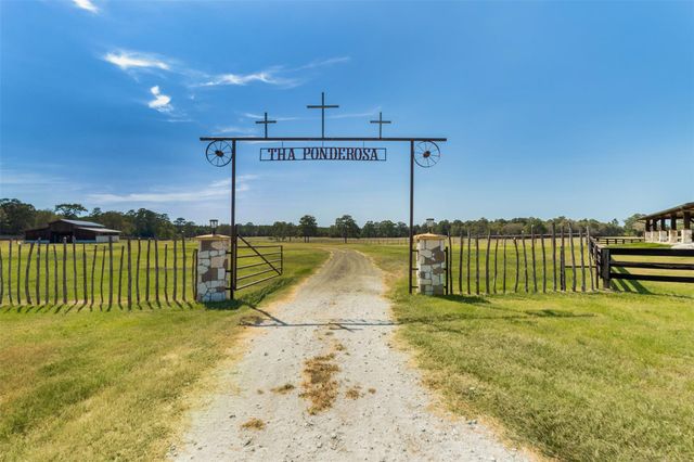 508 Hubert Cryer Road, Zavalla, TX 75980