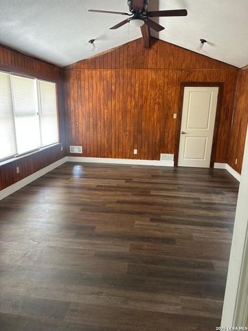 462 Hialeah, San Antonio, TX 78218