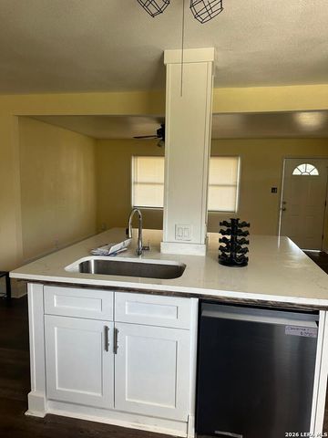 462 Hialeah, San Antonio, TX 78218