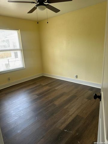 462 Hialeah, San Antonio, TX 78218