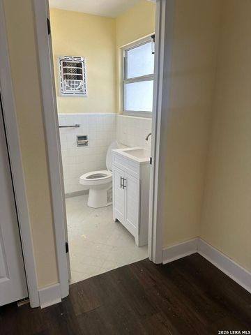 462 Hialeah, San Antonio, TX 78218