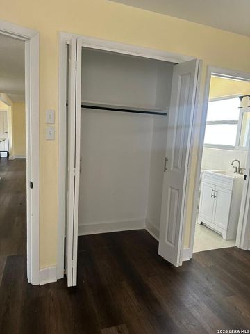 462 Hialeah, San Antonio, TX 78218