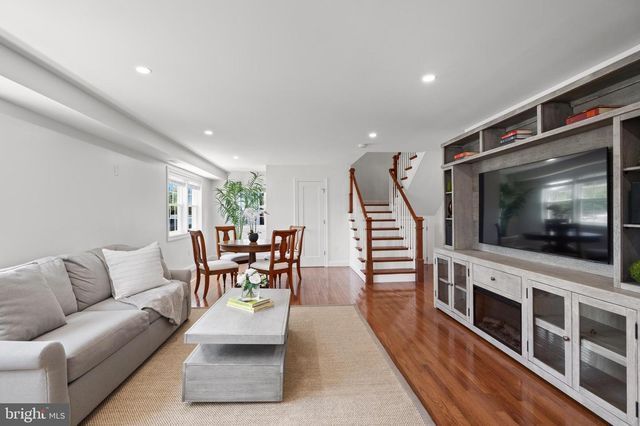 6634 HARRIETT ST, Falls Church, VA 22042