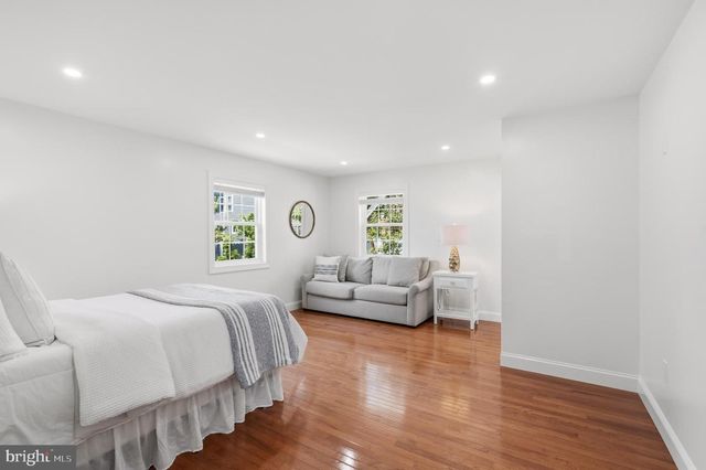 6634 HARRIETT ST, Falls Church, VA 22042