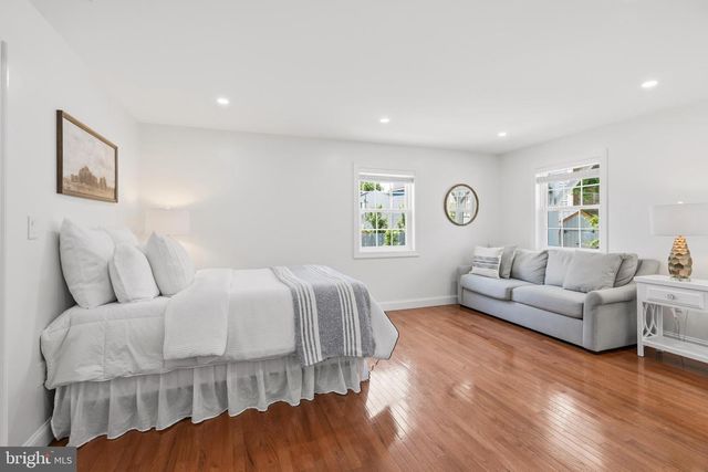 6634 HARRIETT ST, Falls Church, VA 22042