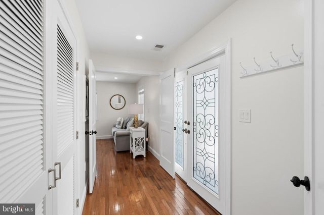 6634 HARRIETT ST, Falls Church, VA 22042