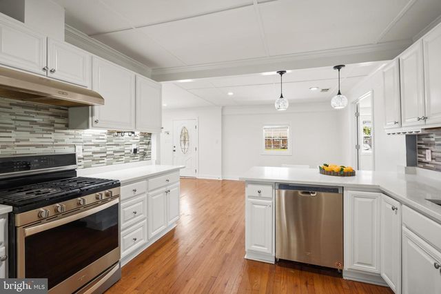 6634 HARRIETT ST, Falls Church, VA 22042