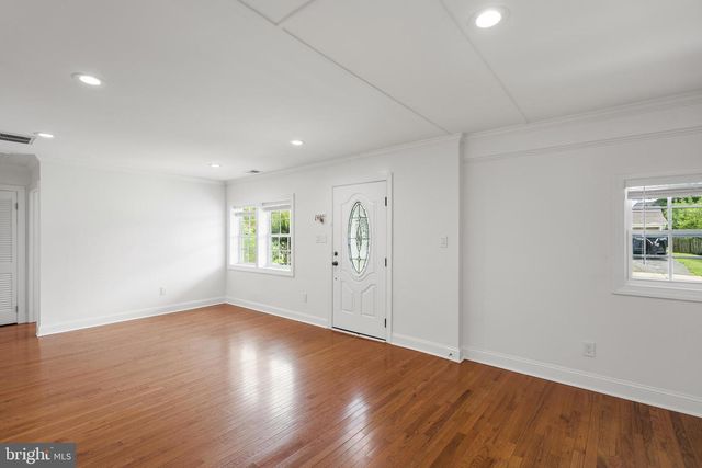 6634 HARRIETT ST, Falls Church, VA 22042
