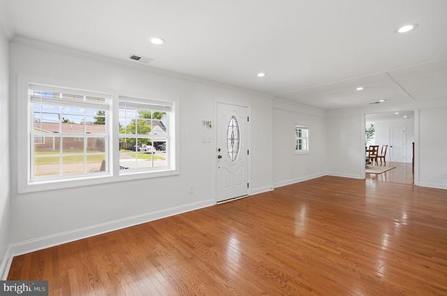6634 HARRIETT ST, Falls Church, VA 22042