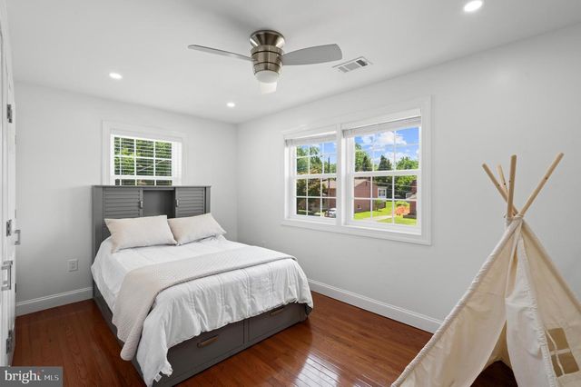 6634 HARRIETT ST, Falls Church, VA 22042