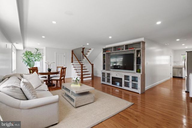 6634 HARRIETT ST, Falls Church, VA 22042