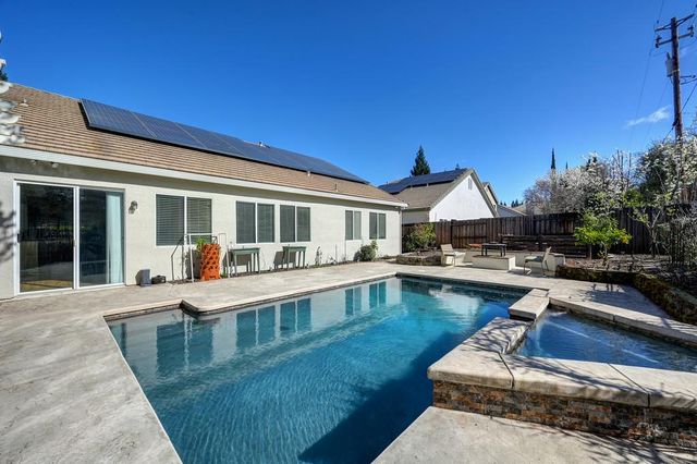 5363 Brookfield Cir, Rocklin, CA 95677