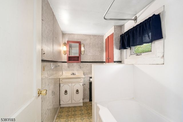 88 Kennedy Rd, Green Twp., NJ 07821