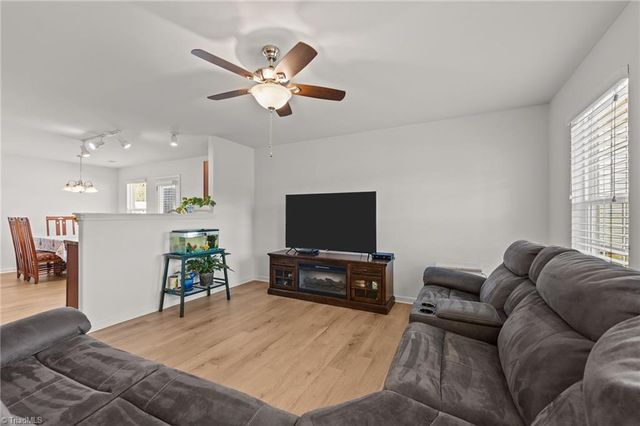 1751 Overcreek Circle, Winston-salem, NC 27127