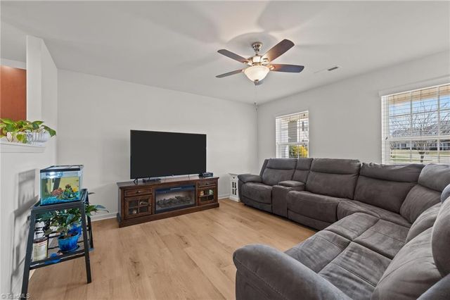 1751 Overcreek Circle, Winston-salem, NC 27127