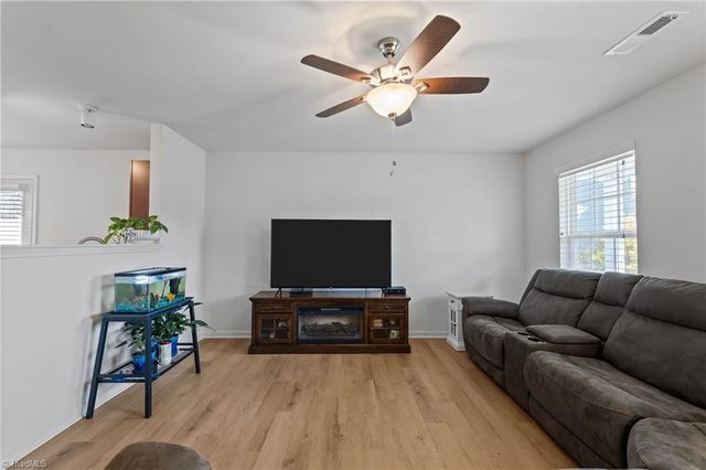 1751 Overcreek Circle, Winston-salem, NC 27127