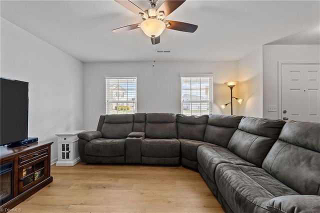 1751 Overcreek Circle, Winston-salem, NC 27127