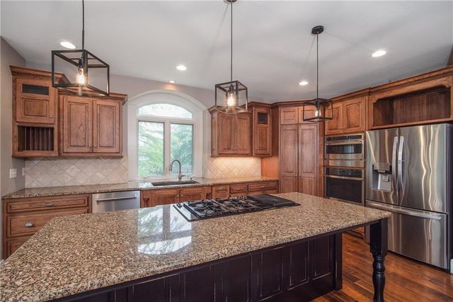 704 Folks Road, Lawrence, KS 66047