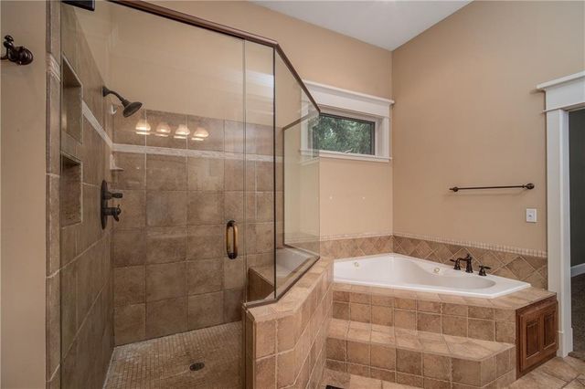 704 Folks Road, Lawrence, KS 66047