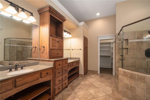 704 Folks Road, Lawrence, KS 66047