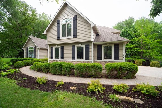 704 Folks Road, Lawrence, KS 66047