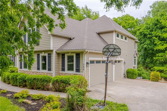 704 Folks Road, Lawrence, KS 66047