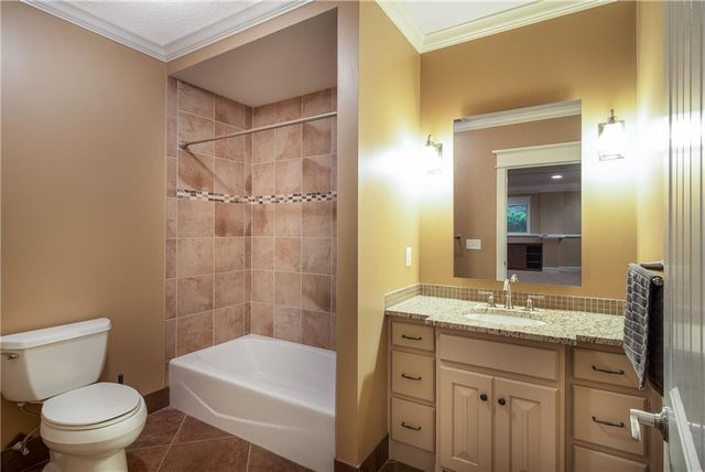 704 Folks Road, Lawrence, KS 66047