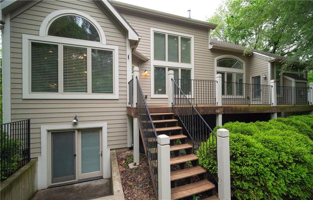 704 Folks Road, Lawrence, KS 66047