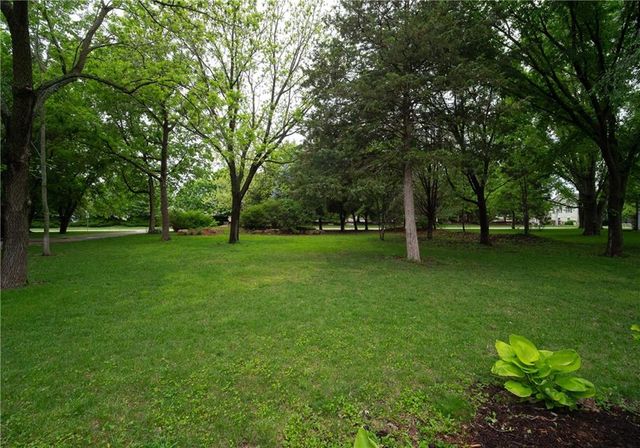 704 Folks Road, Lawrence, KS 66047