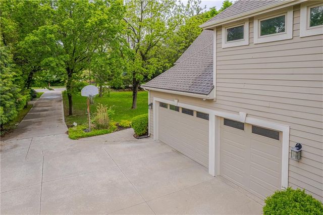 704 Folks Road, Lawrence, KS 66047