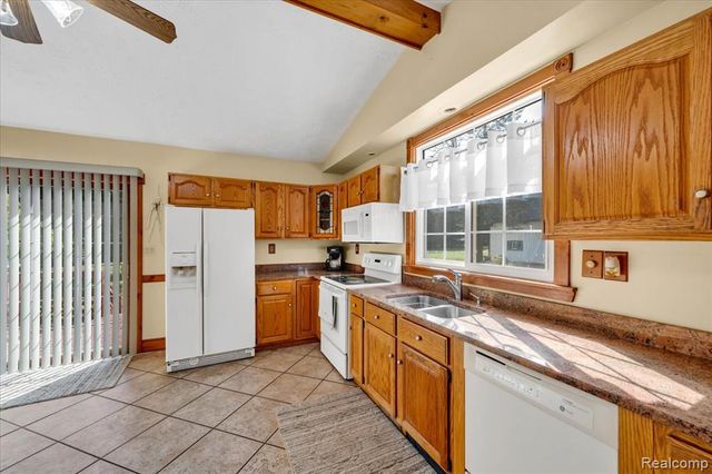 3305 Lakeville Road, Oxford, MI 48370