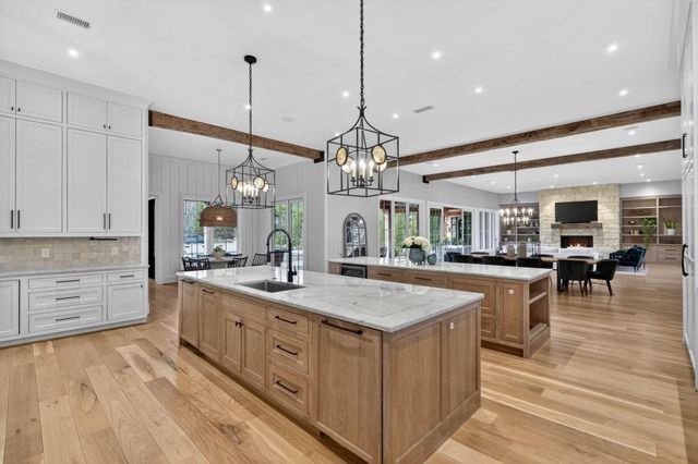 943 Kennesaw Due West Road, Kennesaw, GA 30152