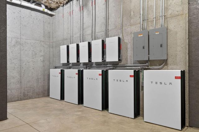 943 Kennesaw Due West Road, Kennesaw, GA 30152