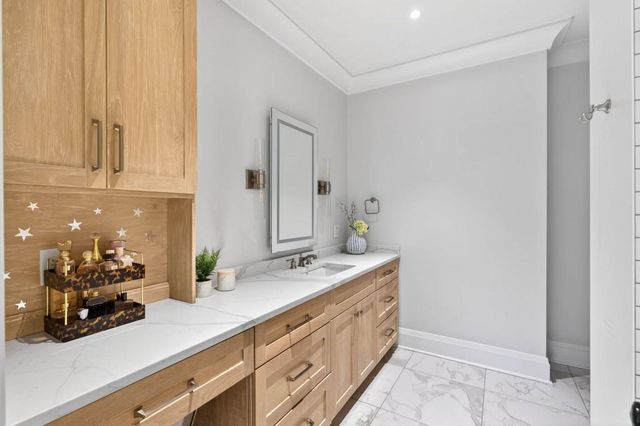 943 Kennesaw Due West Road, Kennesaw, GA 30152