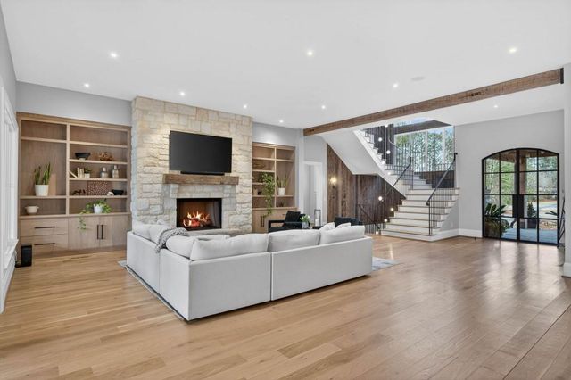 943 Kennesaw Due West Road, Kennesaw, GA 30152